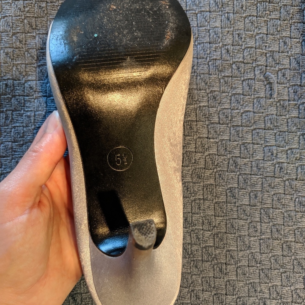 Silver heels - Picture 2 of 5